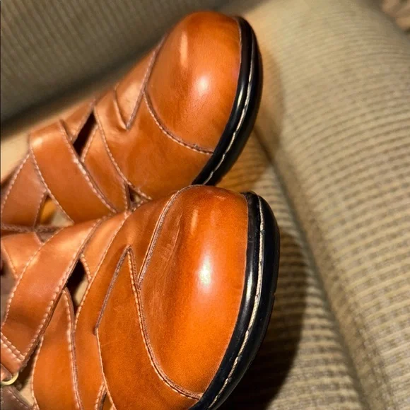 Clarks Women’s Shoes - Brown Leather Flats with Woven Design, US Size 10 M - EUC - Picture 4 of 9